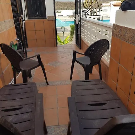 Junto A La Piscina アパート アロナ