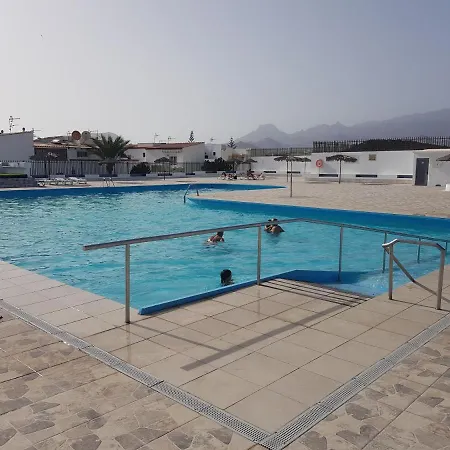 Junto A La Piscina アパート アロナ