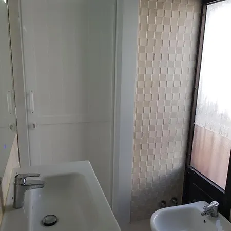 Junto A La Piscina * アロナ