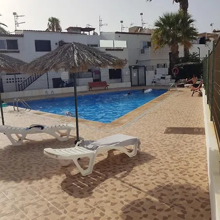 Junto A La Piscina アパート *